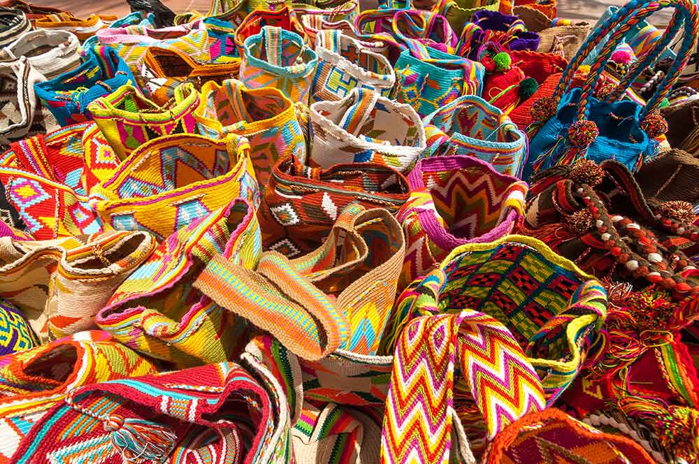 Artesanías de Colombia bolsas de colores