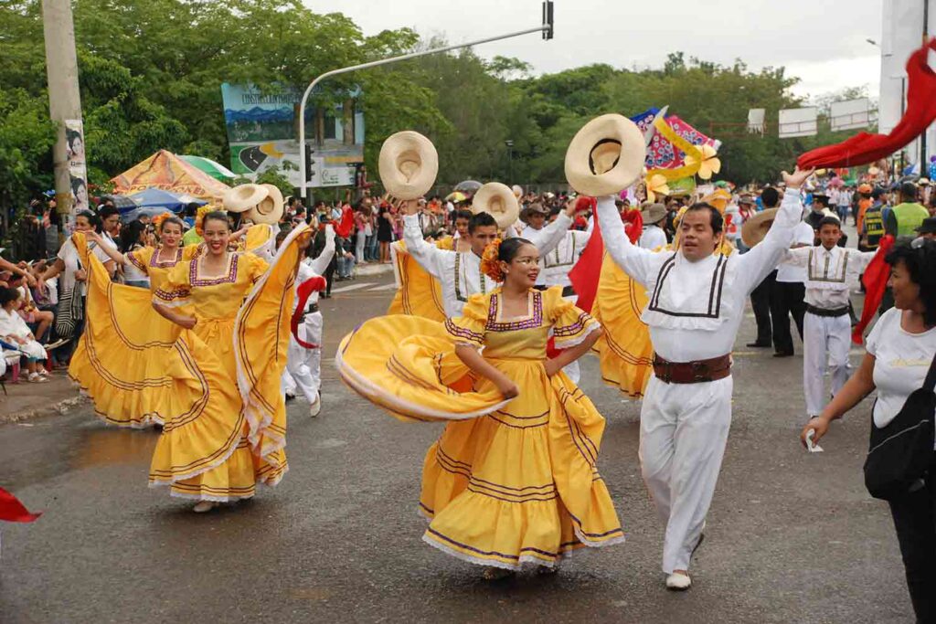 Conociendo Colombia: Trajes y bailes típicos de la región andina - Ruta  Viajera